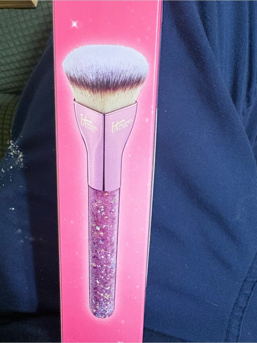 NIB IT Brushes limited addition Foundation Brush - Heart Top - Picture 2 of 3